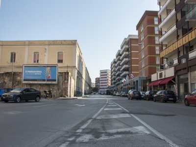 Il nostro punto di partenza � l�extramurale Capruzzi, l� dove inizia la lunga via Giulio Petroni, una strada che separa il rione Carrassi da Picone e si presenta da subito in leggera salita